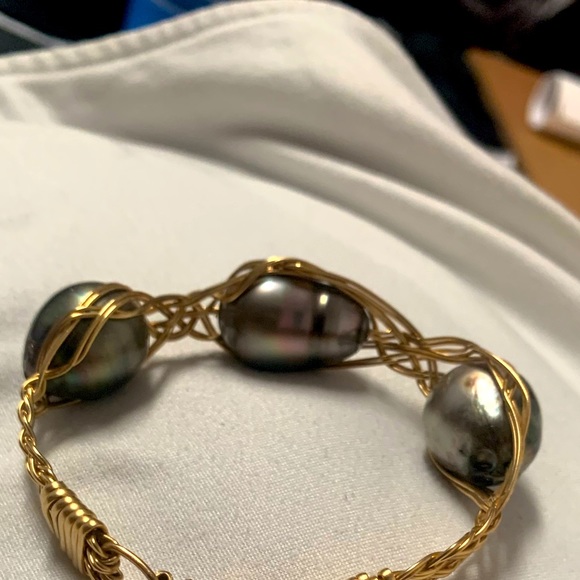 Handwoven 14k gold filled wire with Tahitian pearl cluster - Picture 6 of 13